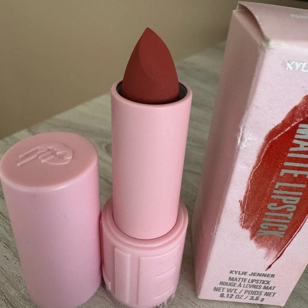 Kylie Cosmetics Matte Lipstick - Rendezvous